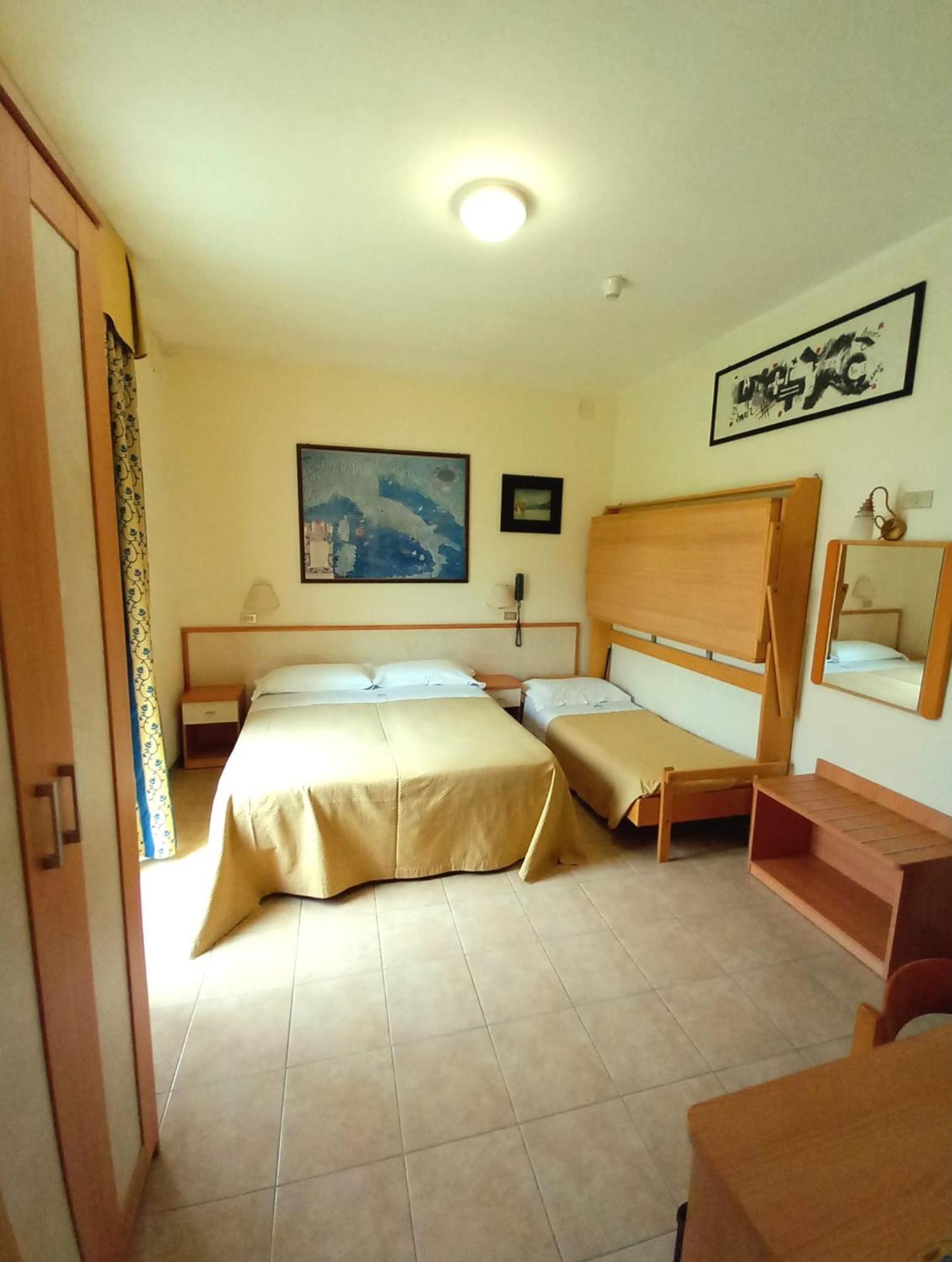 Hotel Ariella 밀라노마리티마 객실 사진