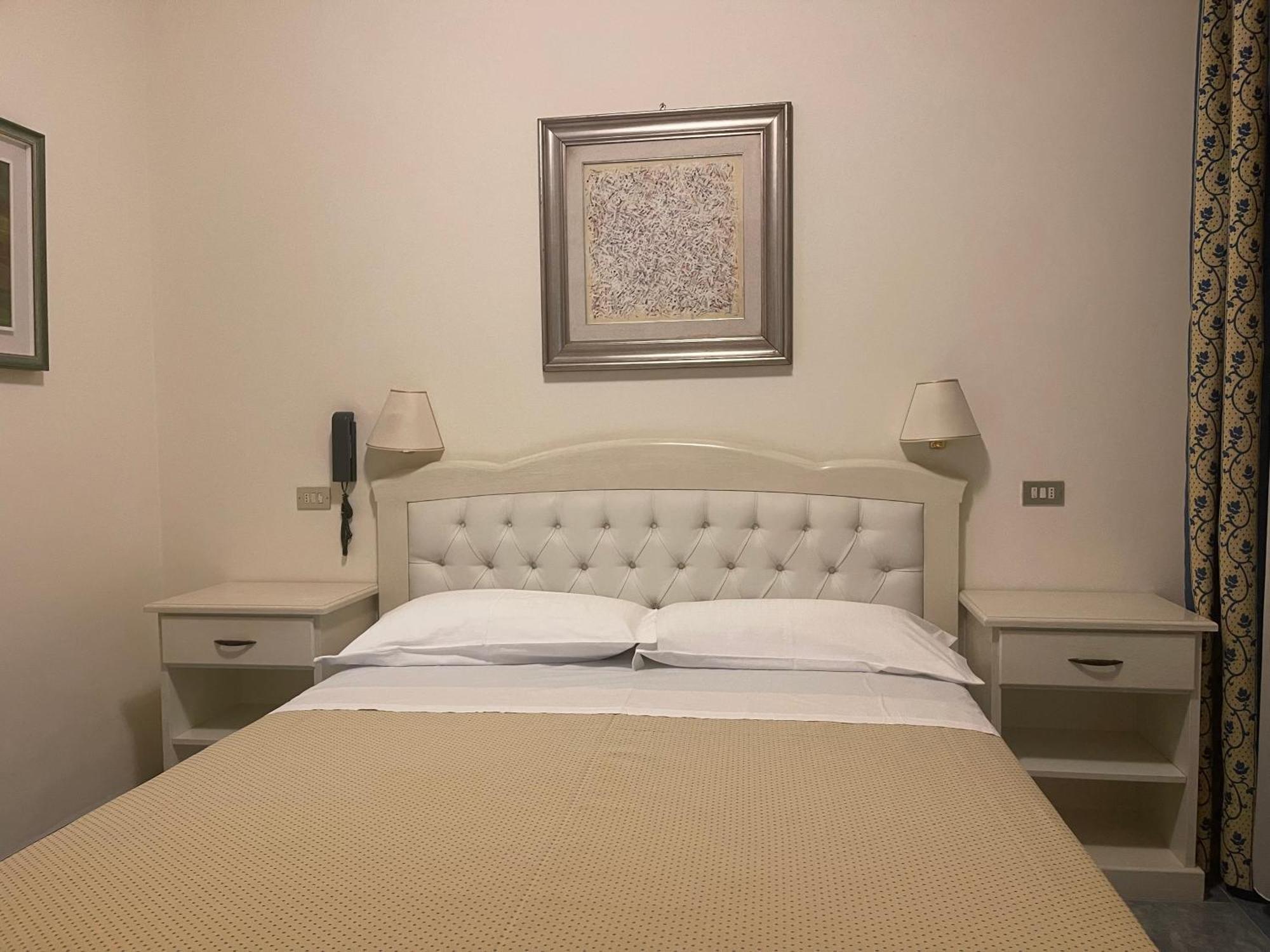 Hotel Ariella 밀라노마리티마 외부 사진