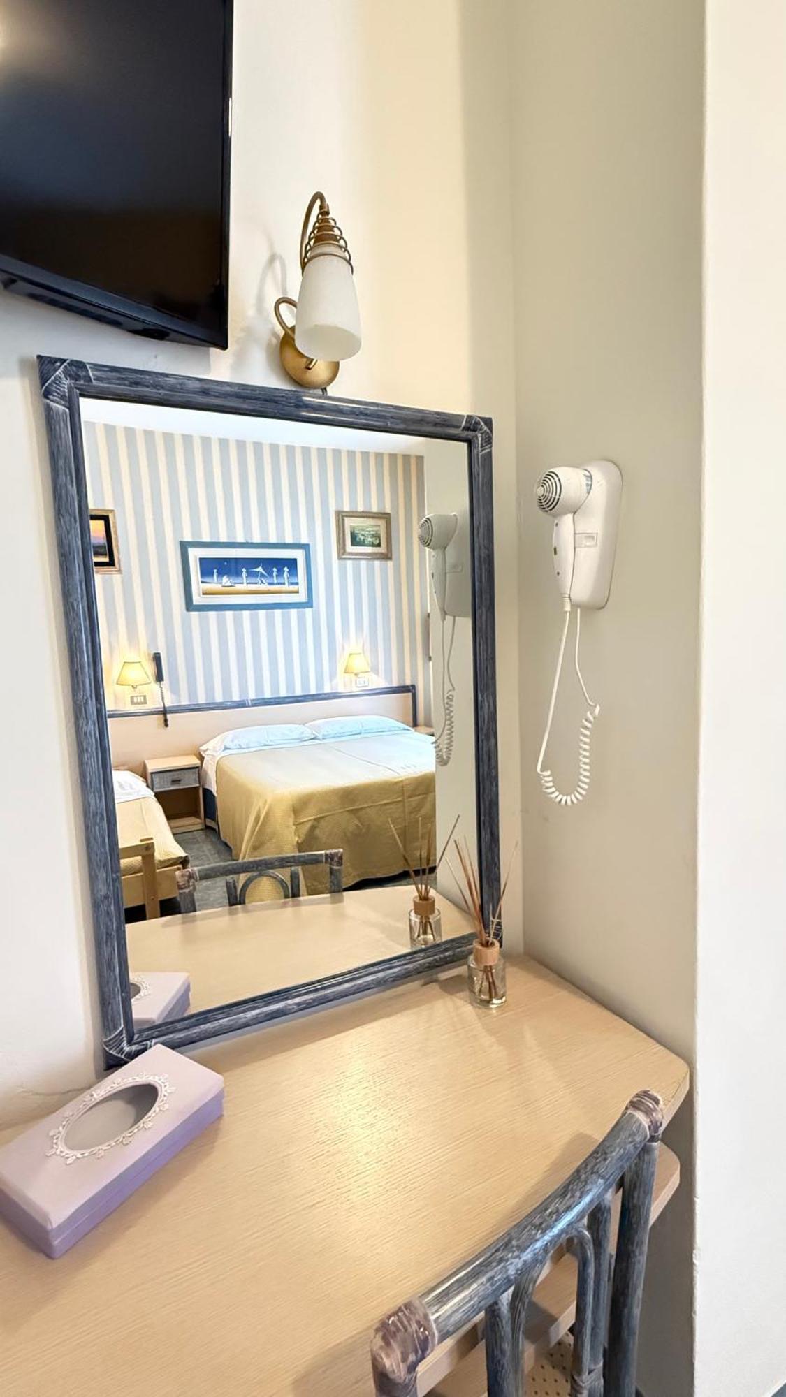 Hotel Ariella 밀라노마리티마 외부 사진